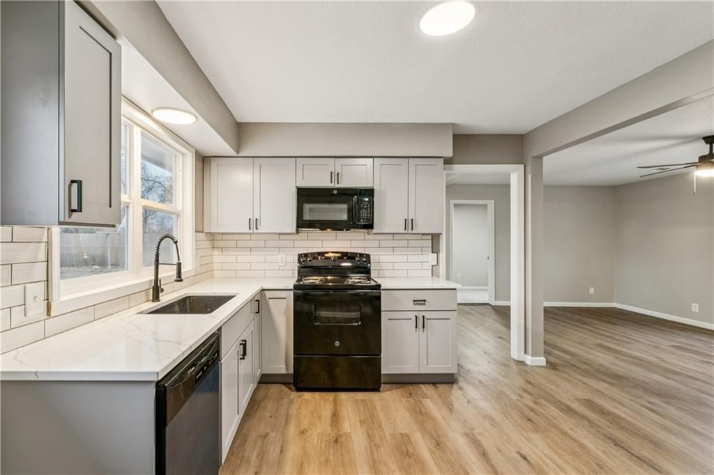 453 W 1st Street — photo 14