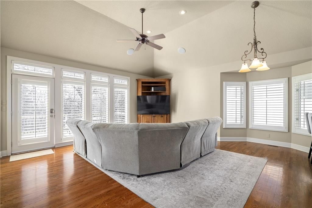 8920 Pine Street — photo 15