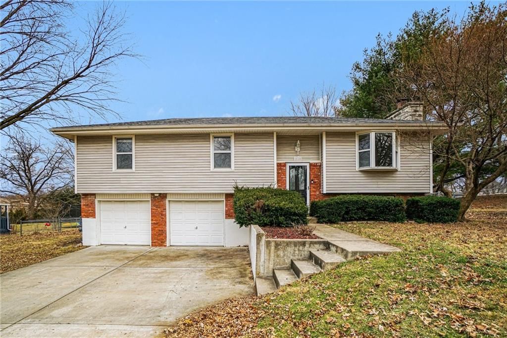 10725 N McGee Street, Kansas City, MO