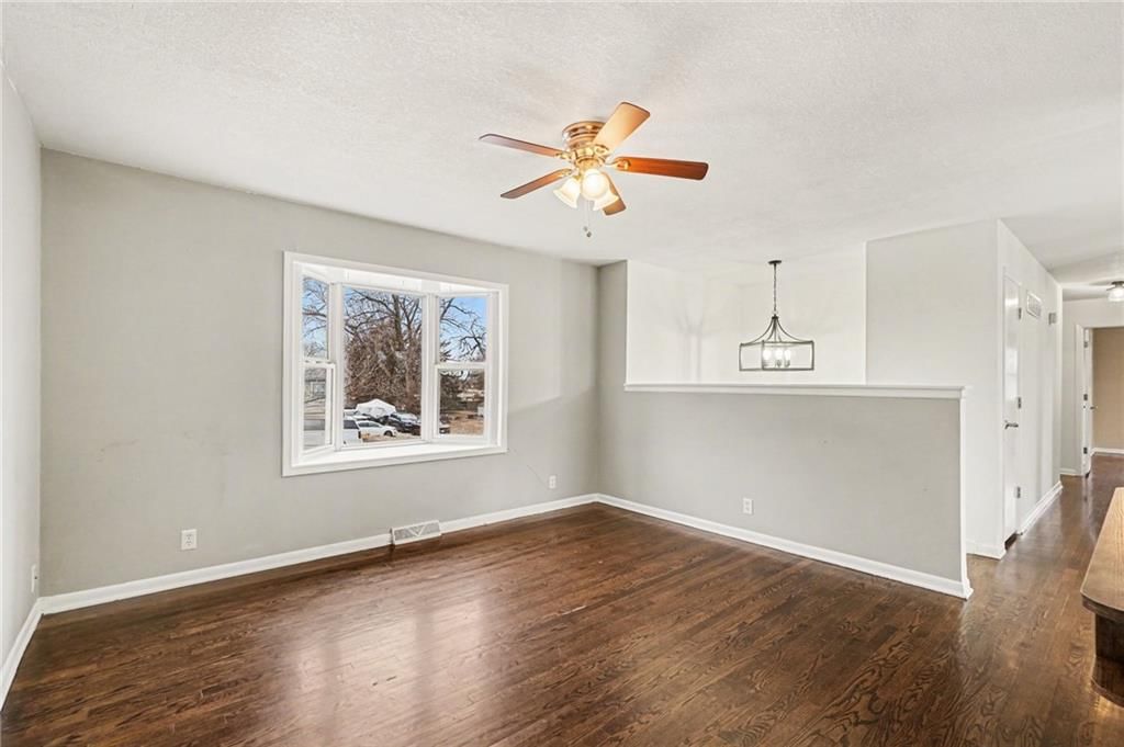10725 N McGee Street — photo 3