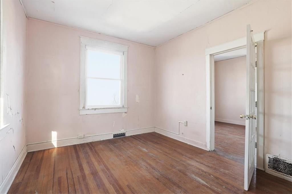 3846 Charlotte Street — photo 25