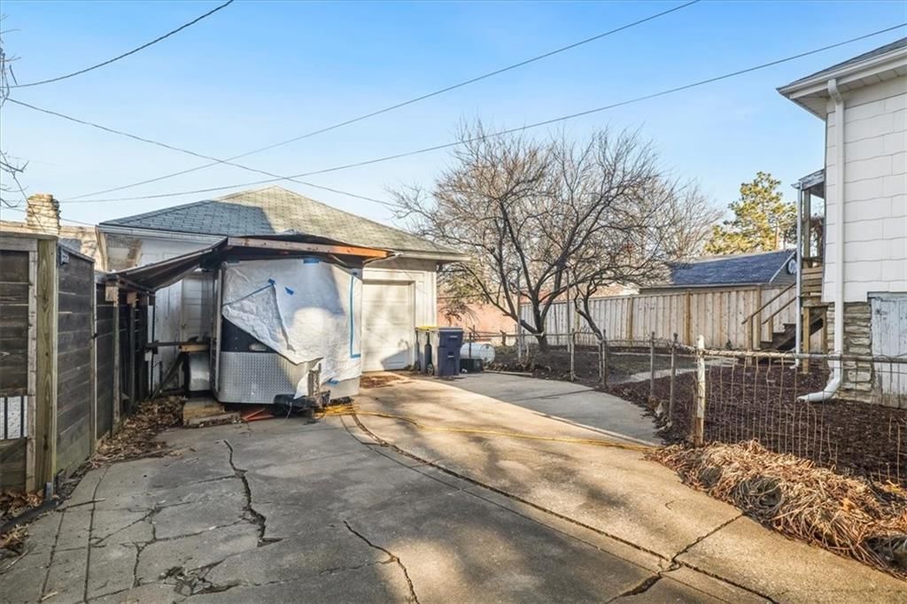 3846 Charlotte Street — photo 46