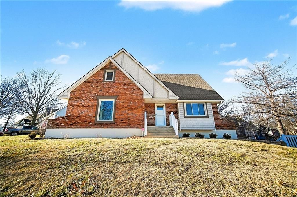1201 NW Burr Oak Court, Blue Springs, MO