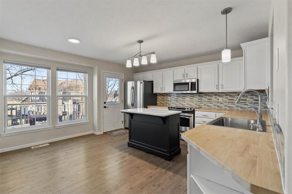 833 E 12th Street — photo 5