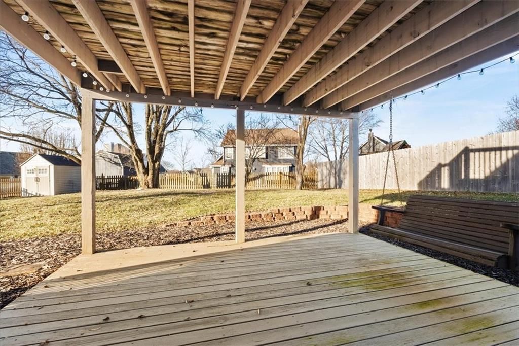 833 E 12th Street — photo 21