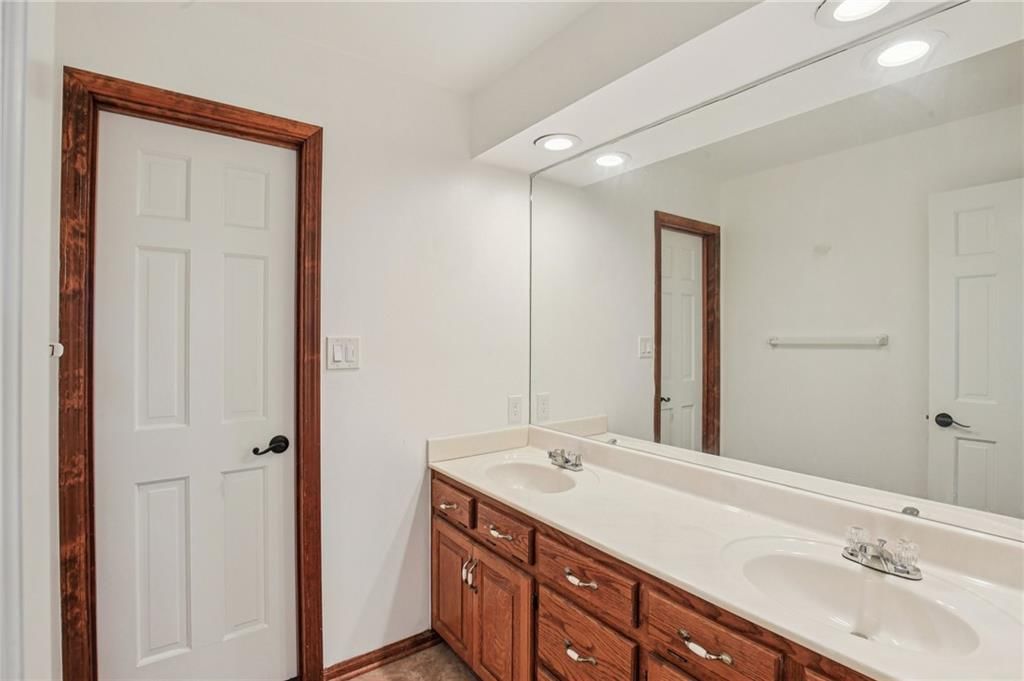 3225 Meadow Road — photo 24