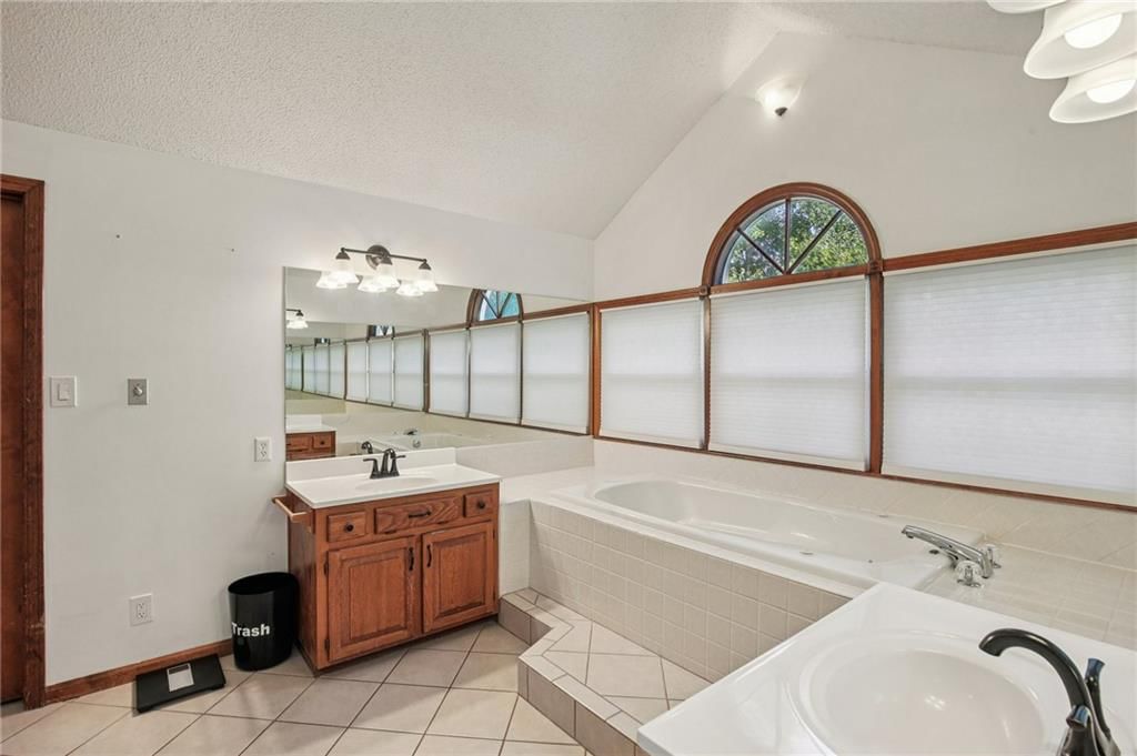 3225 Meadow Road — photo 33