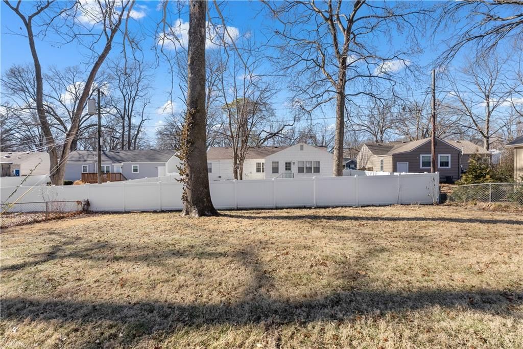 5526 Linden Street — photo 29