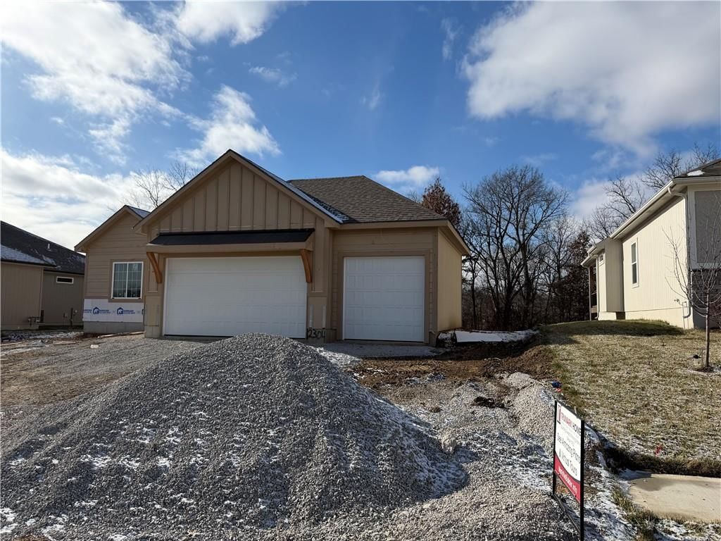 2304 NW Rymeg Drive — photo 2