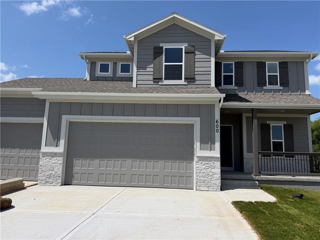 600 SW Valley Drive — photo 1