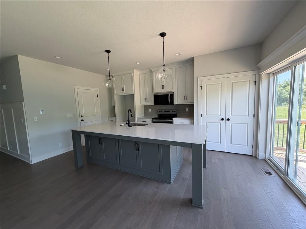 600 SW Valley Drive — photo 4