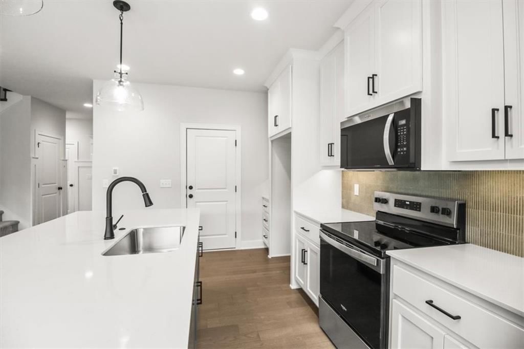 600 SW Valley Drive — photo 11