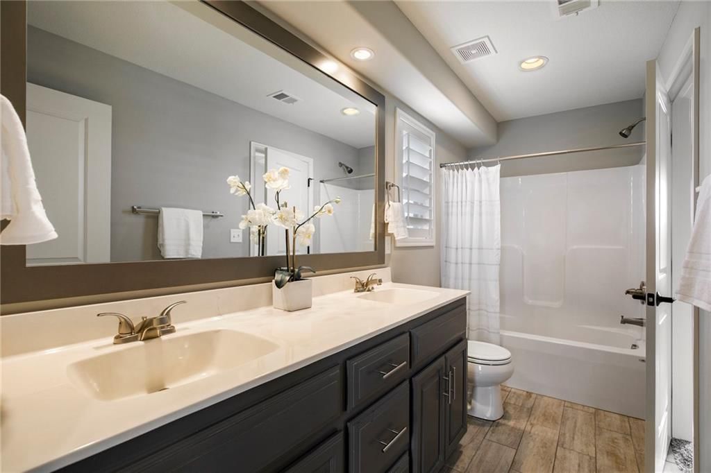 15801 Canterbury Street — photo 31