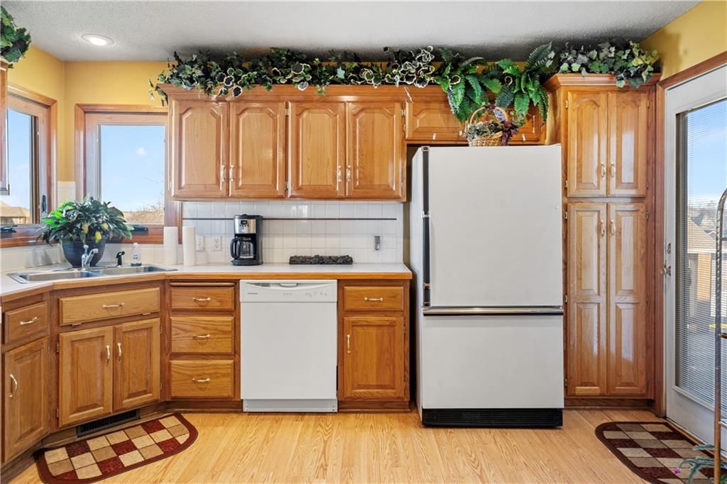 905 Susan Street — photo 10