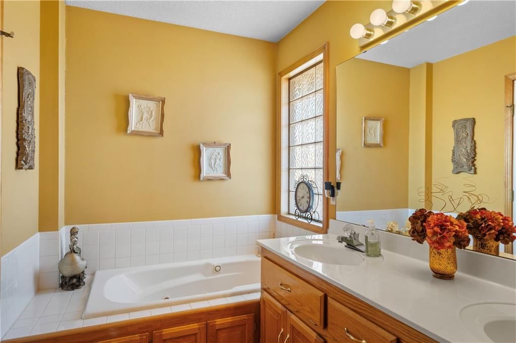 905 Susan Street — photo 16