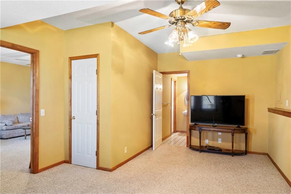 905 Susan Street — photo 24