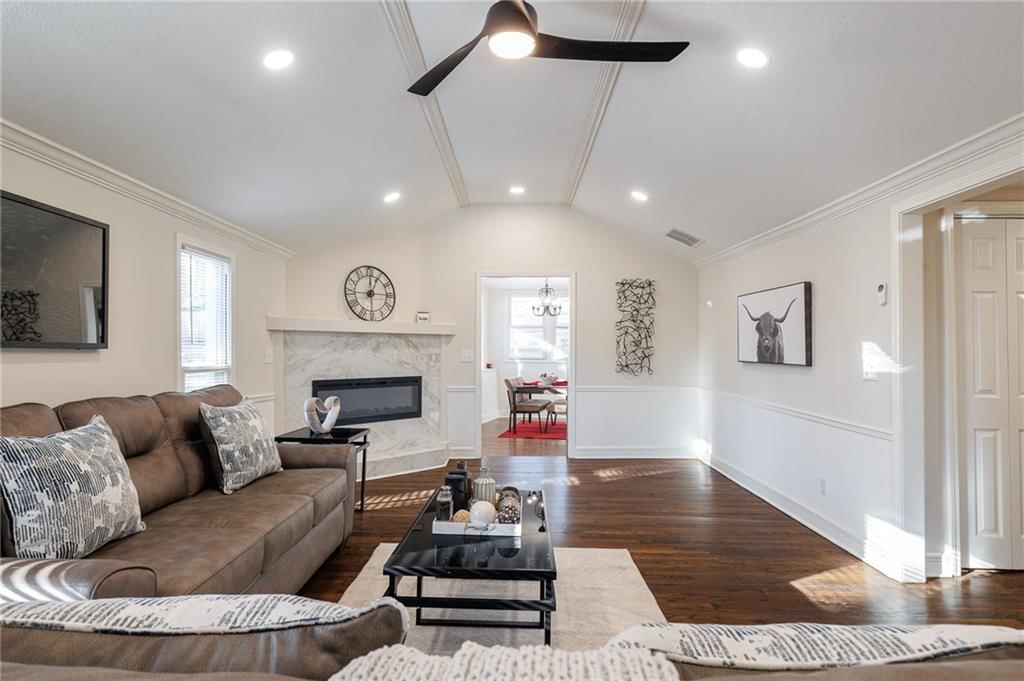 22 U Lake Shore Drive — photo 10