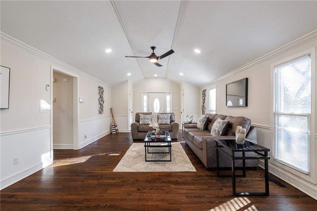 22 U Lake Shore Drive — photo 19