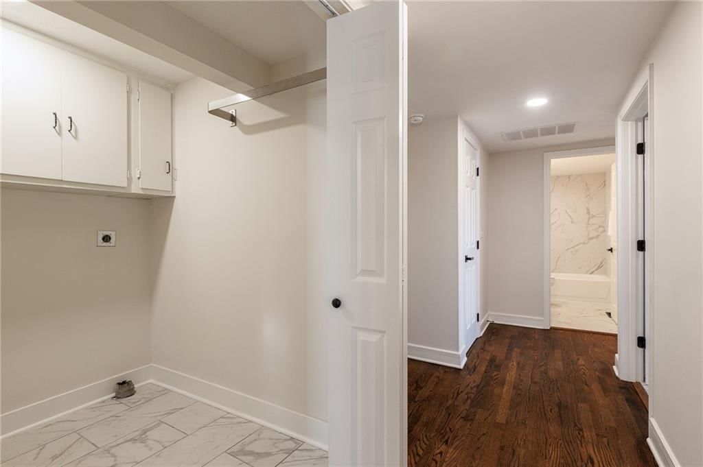 22 U Lake Shore Drive — photo 20