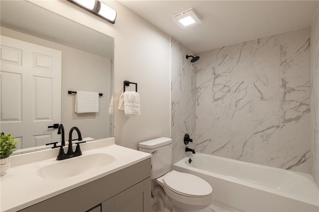 22 U Lake Shore Drive — photo 22