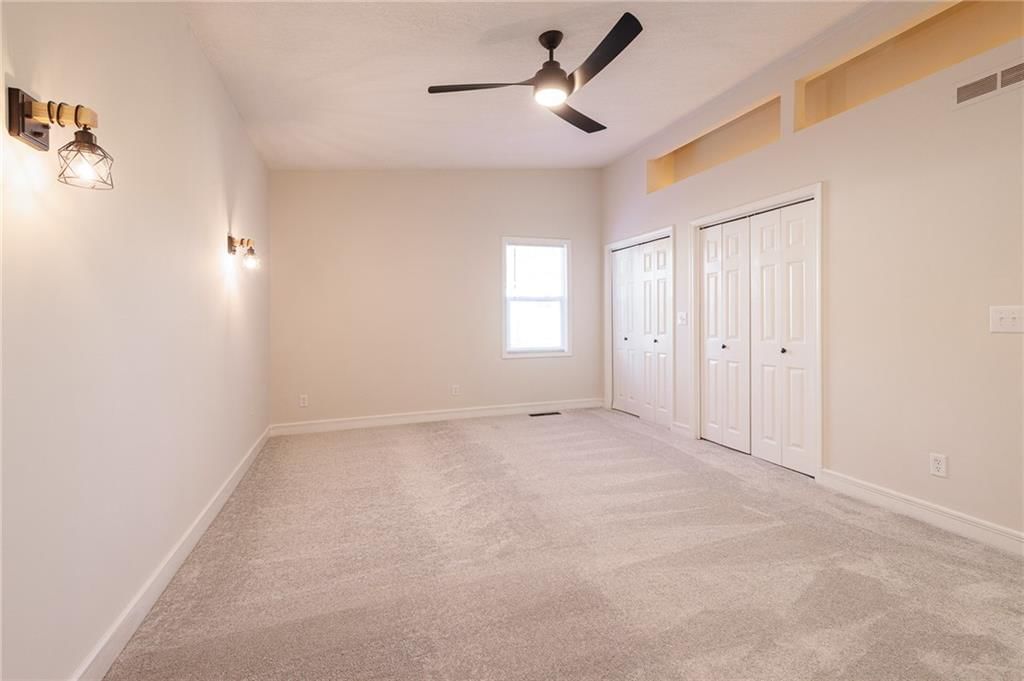 22 U Lake Shore Drive — photo 24