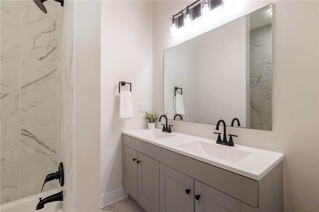 22 U Lake Shore Drive — photo 25