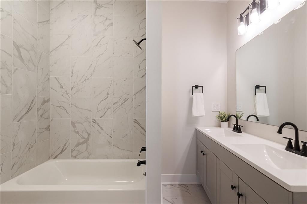 22 U Lake Shore Drive — photo 26