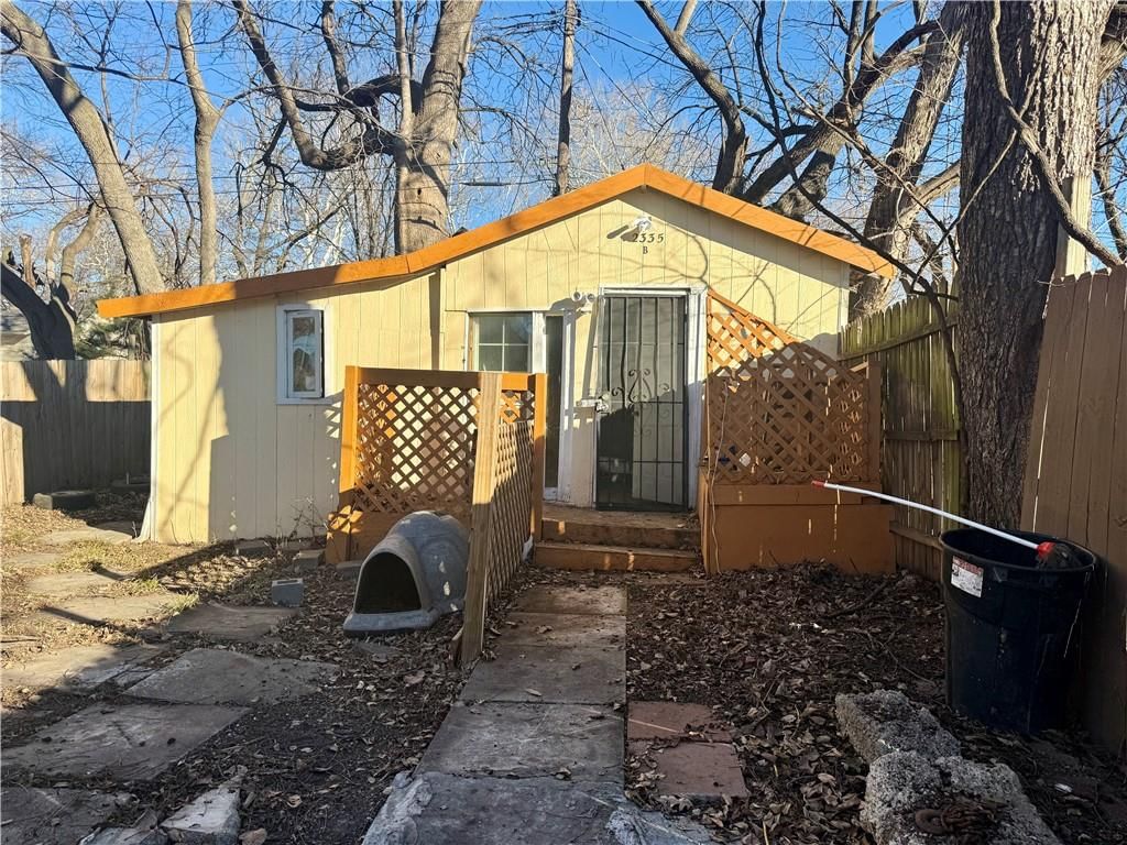 2335 Chelsea Avenue — photo 8