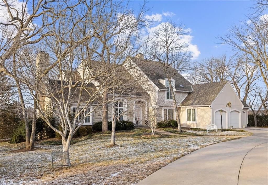 10580 S Glenview Lane, Olathe, KS