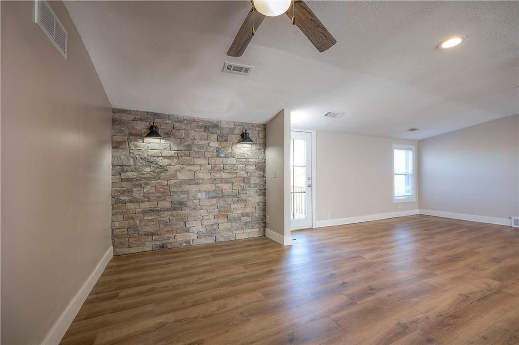 25 Newberry Drive — photo 8