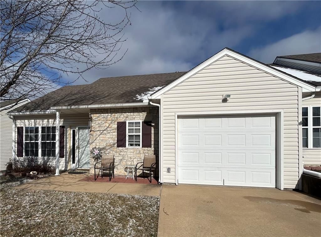 1861 Fall Creek Drive, Tonganoxie, KS