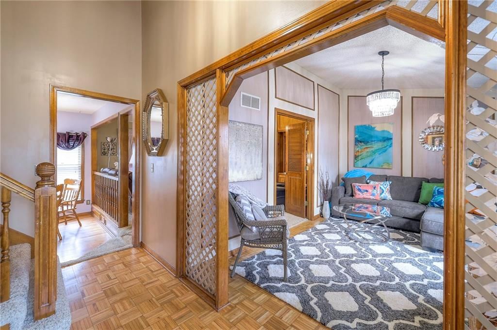 15813 W 147th Terrace — photo 5