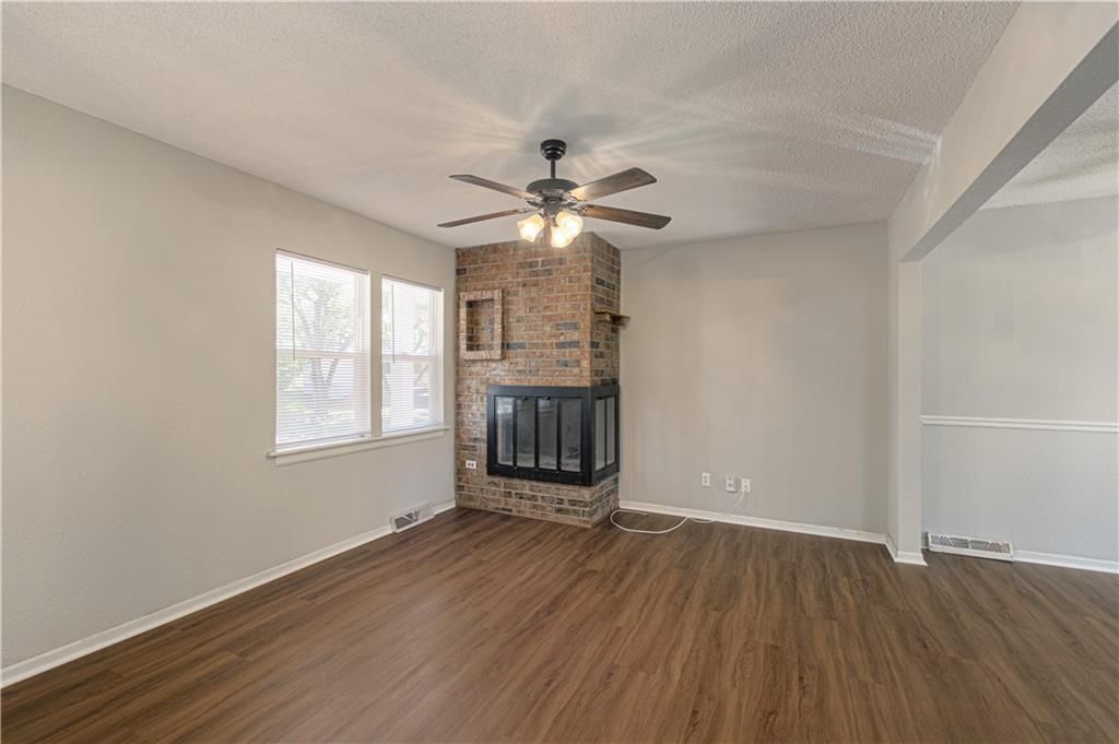 404 NE Castle Drive — photo 3