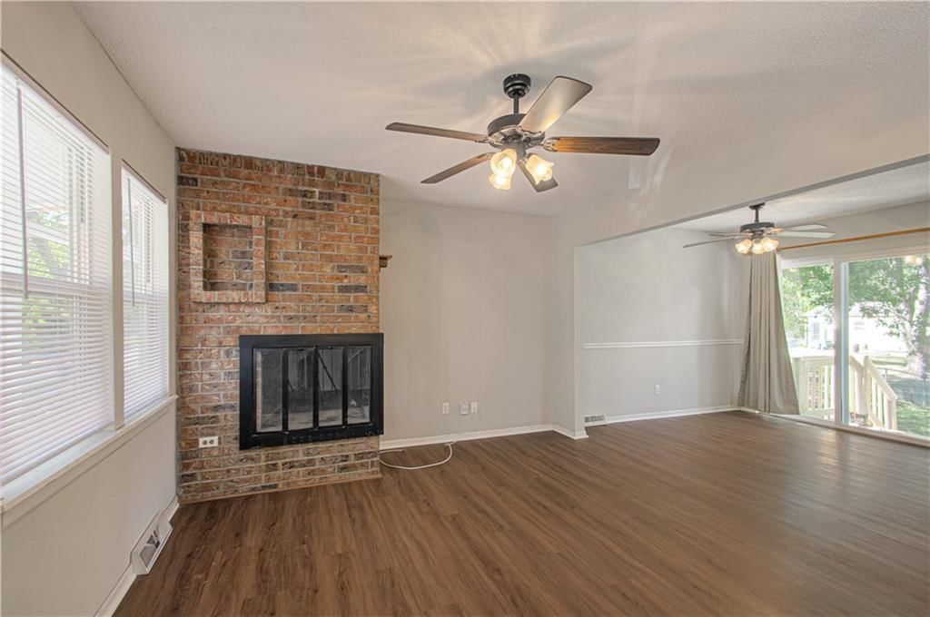 404 NE Castle Drive — photo 4