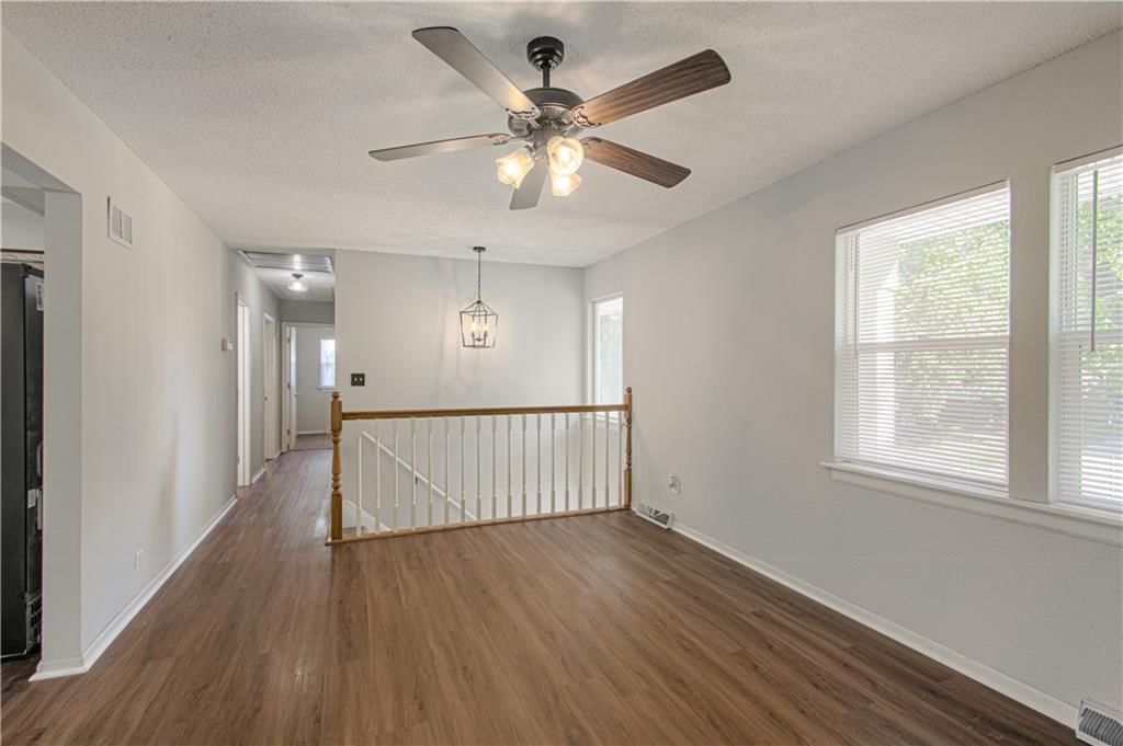 404 NE Castle Drive — photo 5