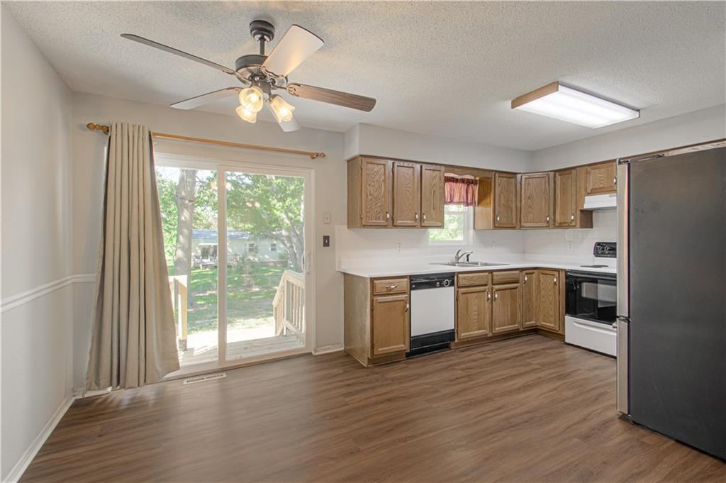 404 NE Castle Drive — photo 7