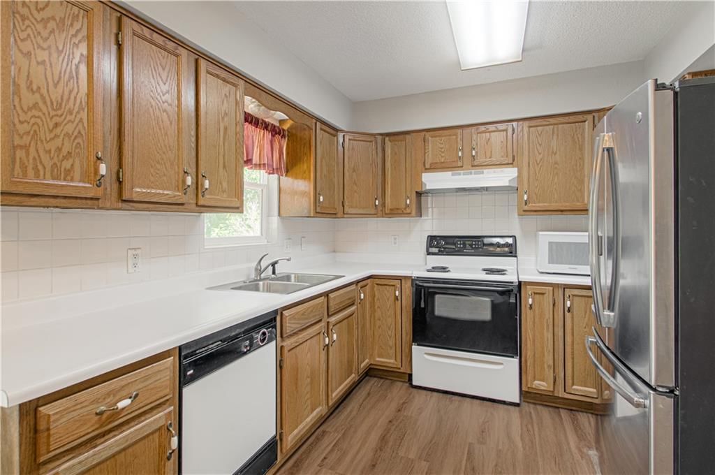 404 NE Castle Drive — photo 8