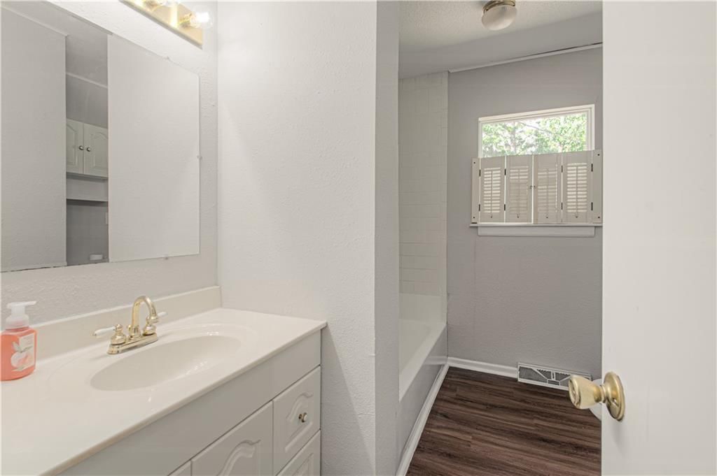 404 NE Castle Drive — photo 12