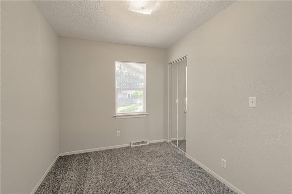 404 NE Castle Drive — photo 15