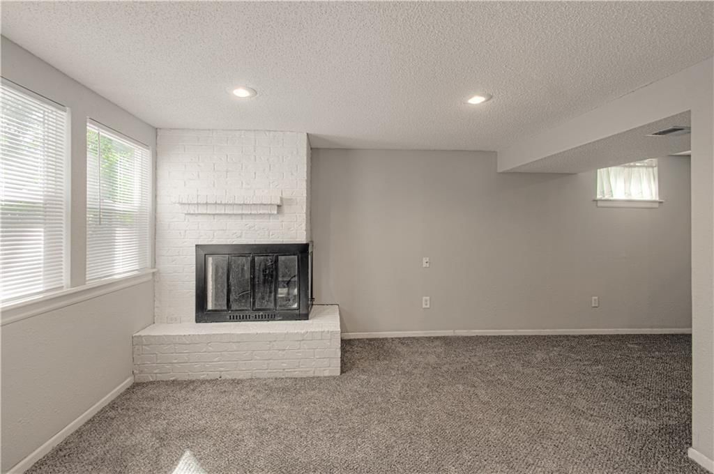 404 NE Castle Drive — photo 16