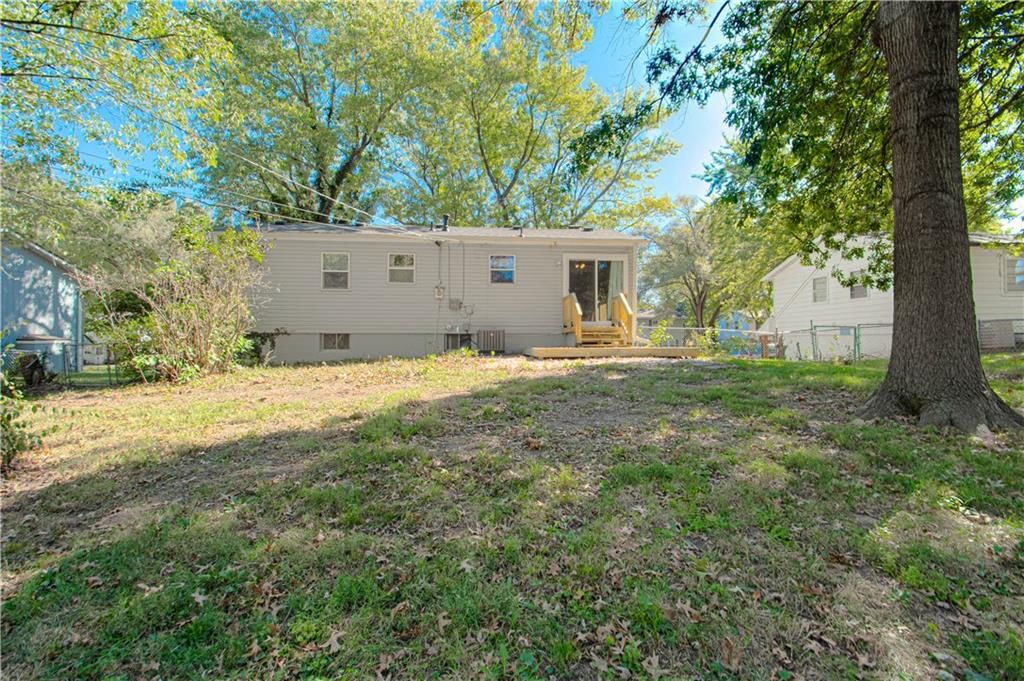 404 NE Castle Drive — photo 24
