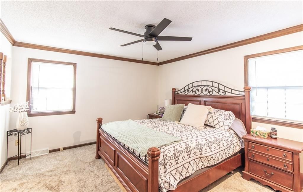 212 SE Mount Vernon Drive — photo 11