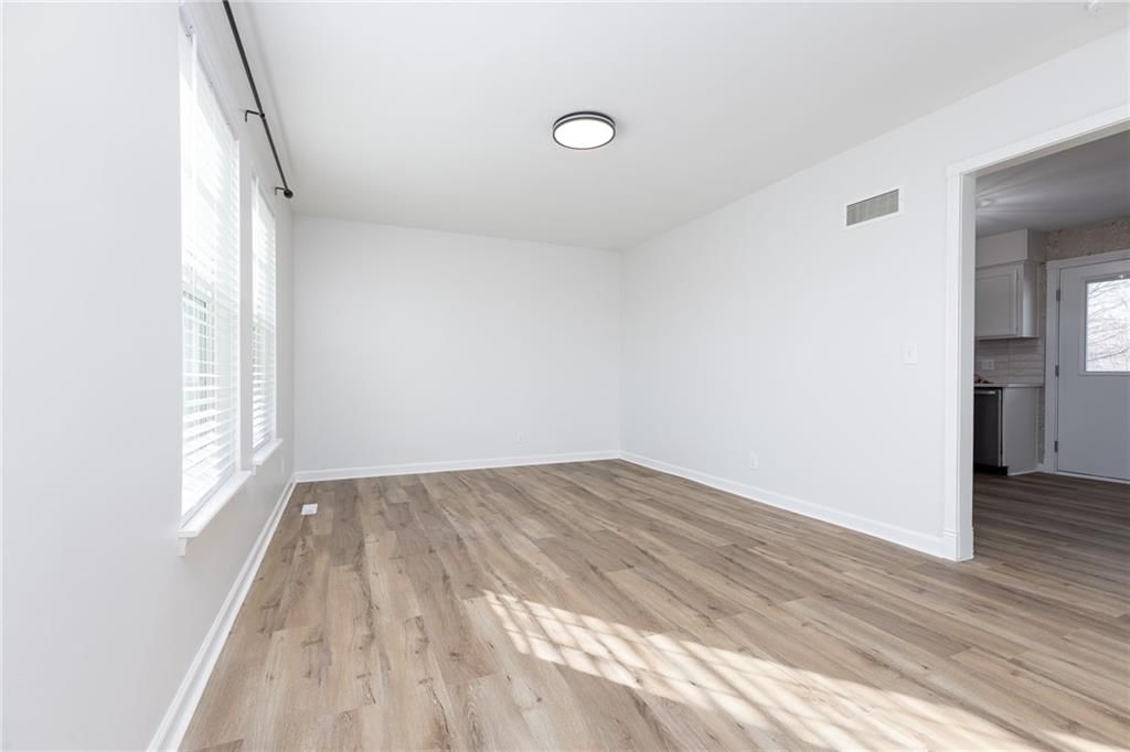 702 N Grove Street — photo 8