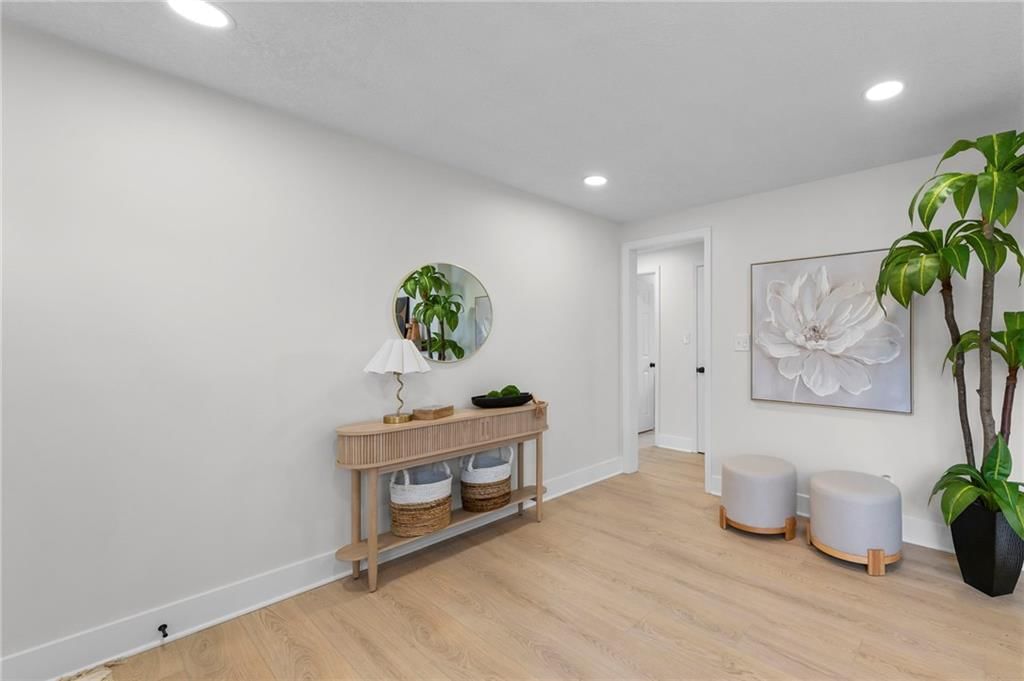 5435 Flint Street — photo 11
