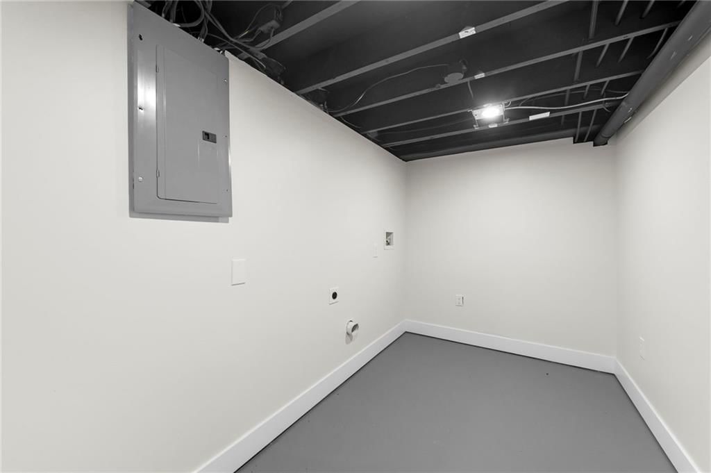 5435 Flint Street — photo 30