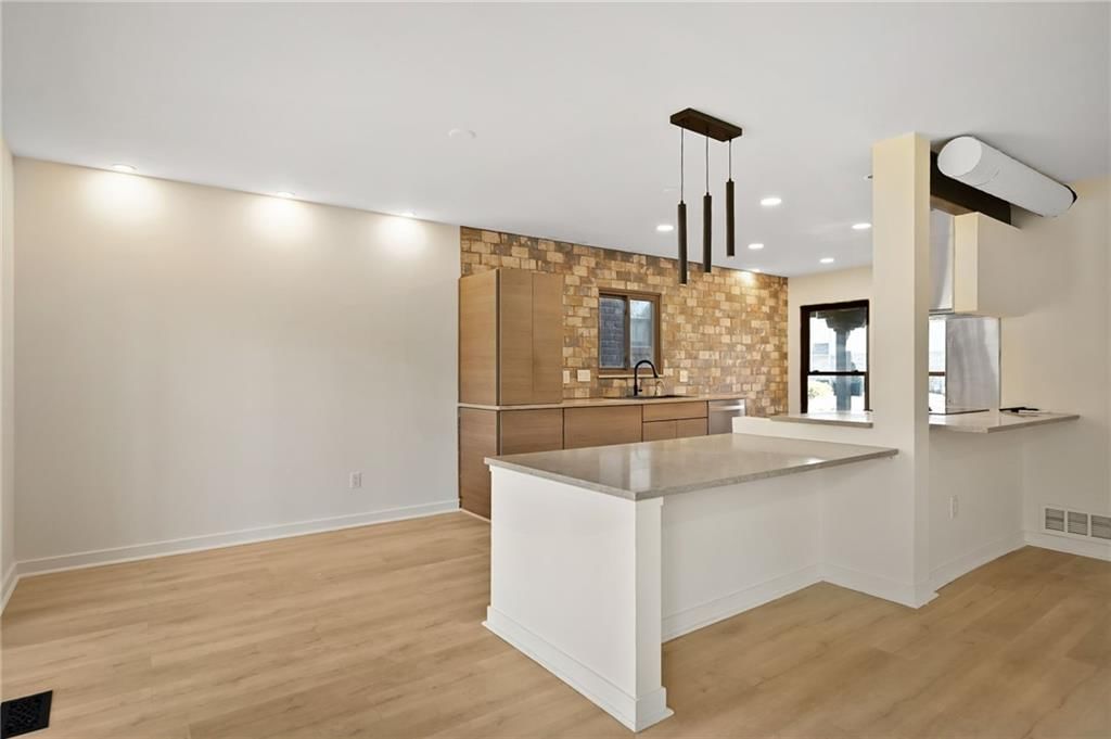 10208 Robinson Street — photo 5