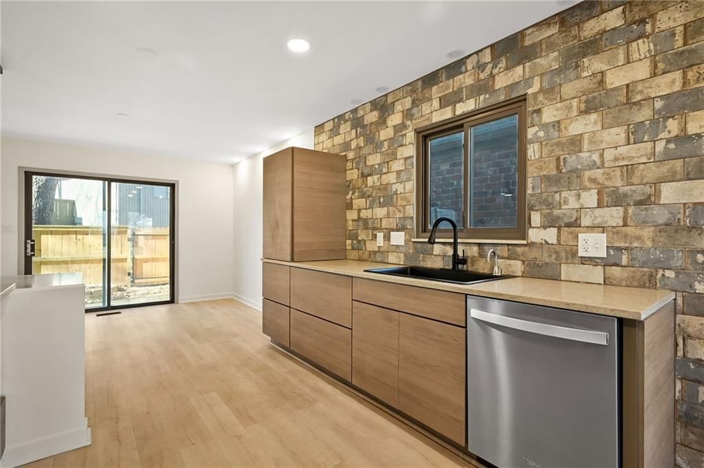 10208 Robinson Street — photo 7
