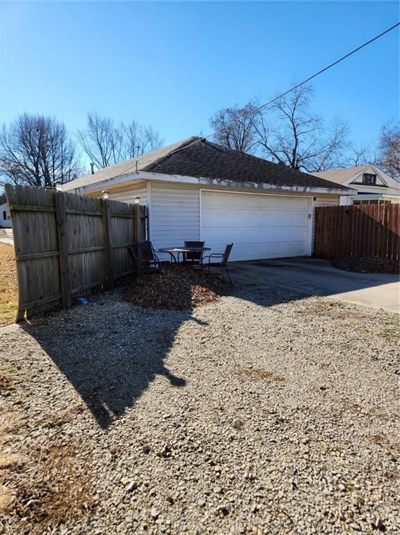511 E Washington Street — photo 23