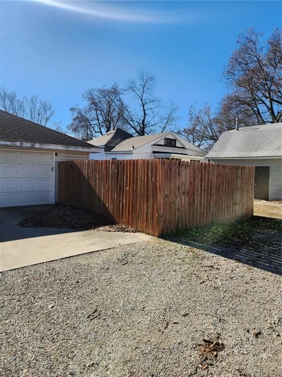 511 E Washington Street — photo 25