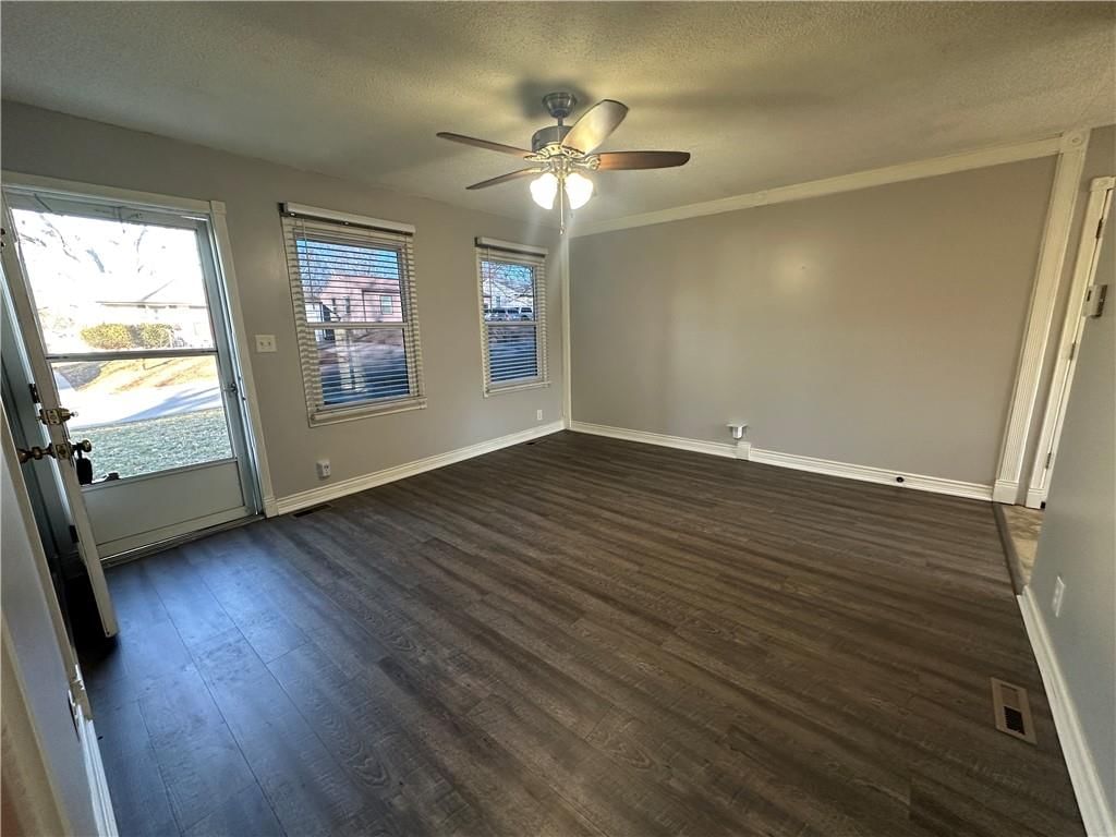 1319 S Crane Street — photo 2